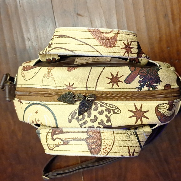 🍄 Mushroom/ouija board/crystal ball/chalice mystical round purse! - Picture 9 of 16